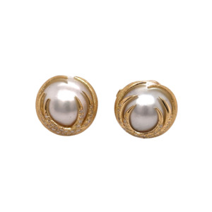 18k Yellow Gold Mother of Pearl and Diamond Earring