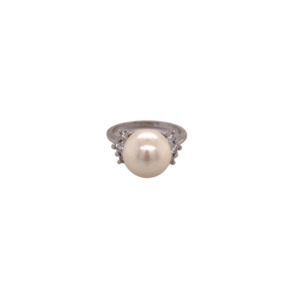 18K White Gold Pearl and Diamond Ring